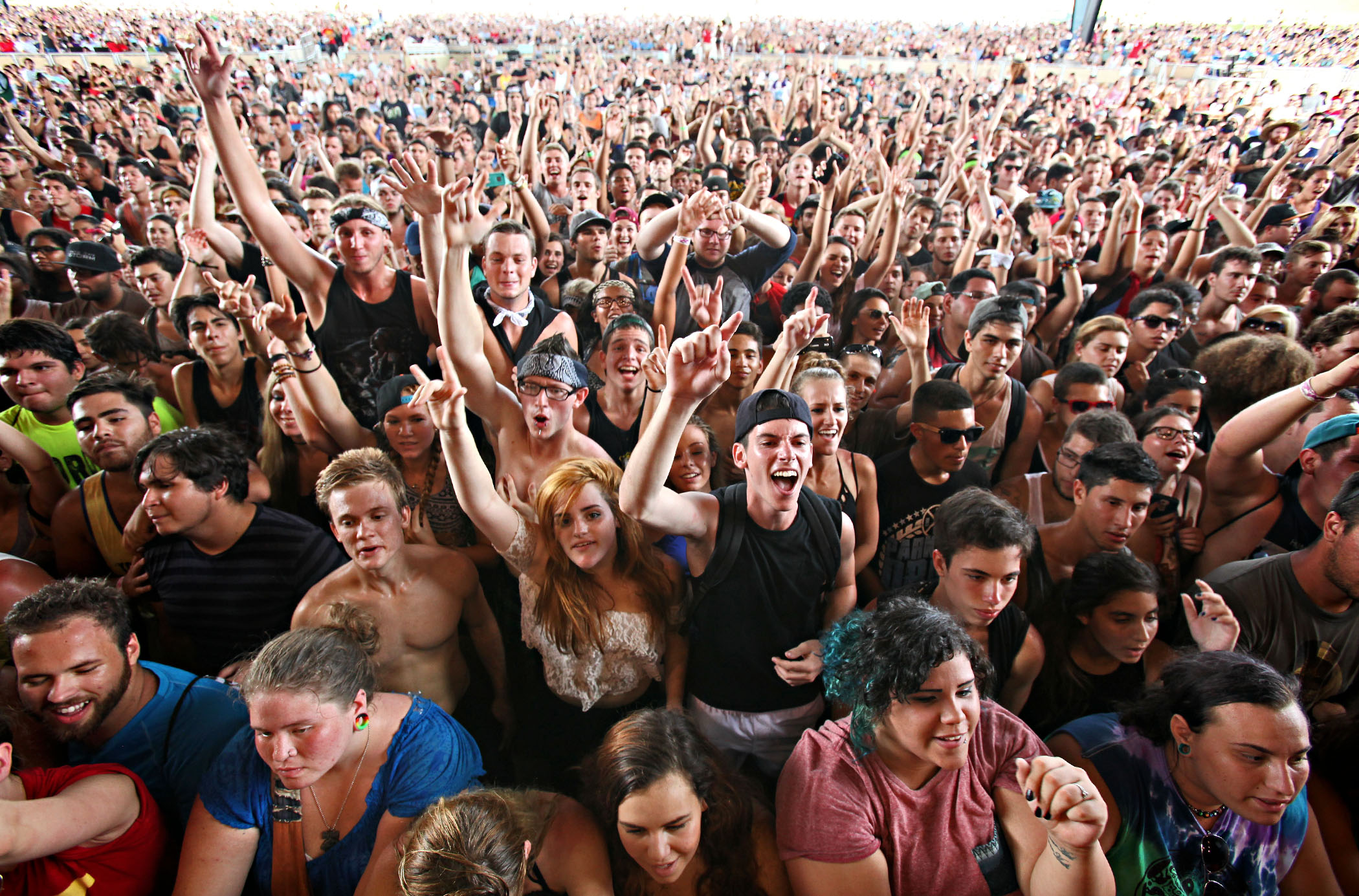 Fans cheer for the band Yellowcard on the Kia Stage. (Richard Graulich/The Palm Beach Post)