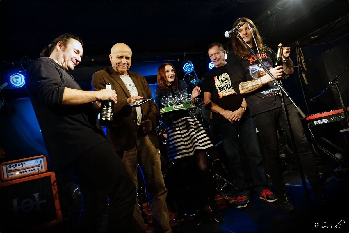 Křest CD Space Shuffle - zleva: Dan Hubáček, Ivan Mládek, Petra Macháčková, Karel Kahovec, Jan Holeček