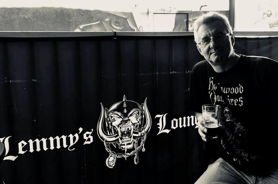 Jan Zahradil v baru Lemmy´s Lounge, Rainbow Bar and Grill, Los Angeles. Léto 2018.