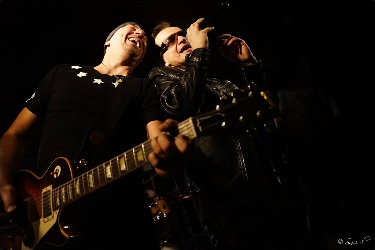 U2 Revival Desire: The Edge (Jiří Svítil) a Bono Vox (Petr Krampera)