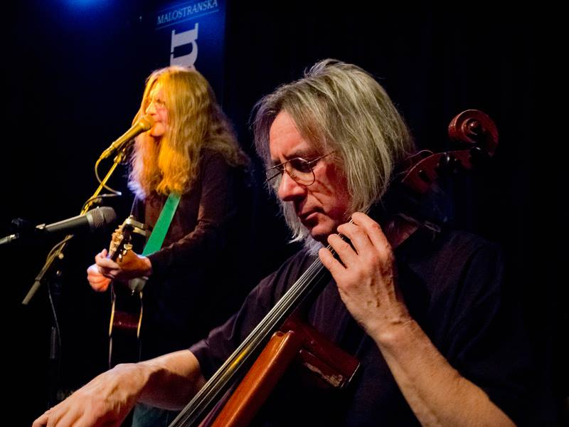 Ivan Hlas Trio - zleva: Ivan Hlas a Jaroslav „Olin“ Nejezchleba