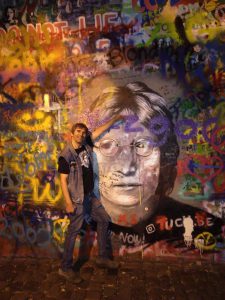 Zeď Johna Lennona na pražské Kampě
